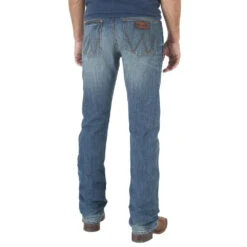 Wrangler Retro Slim Fit River Wash Jeans